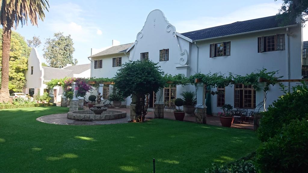 Le Chateau Guest House And Conference Centre Kempton Park Exterior photo
