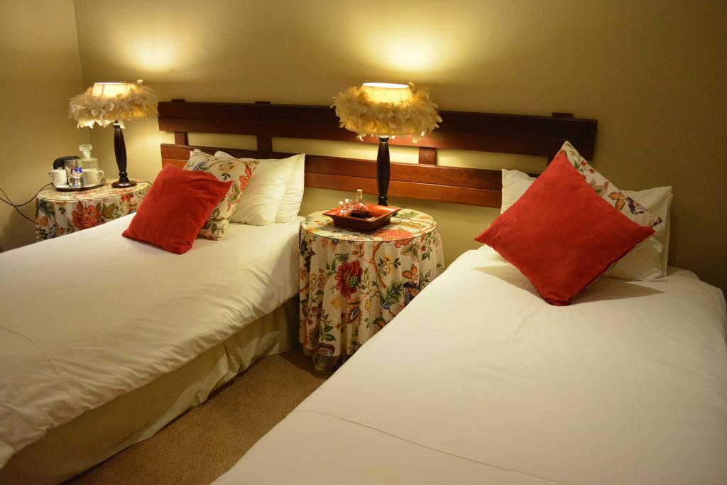 Le Chateau Guest House And Conference Centre Kempton Park Exterior photo