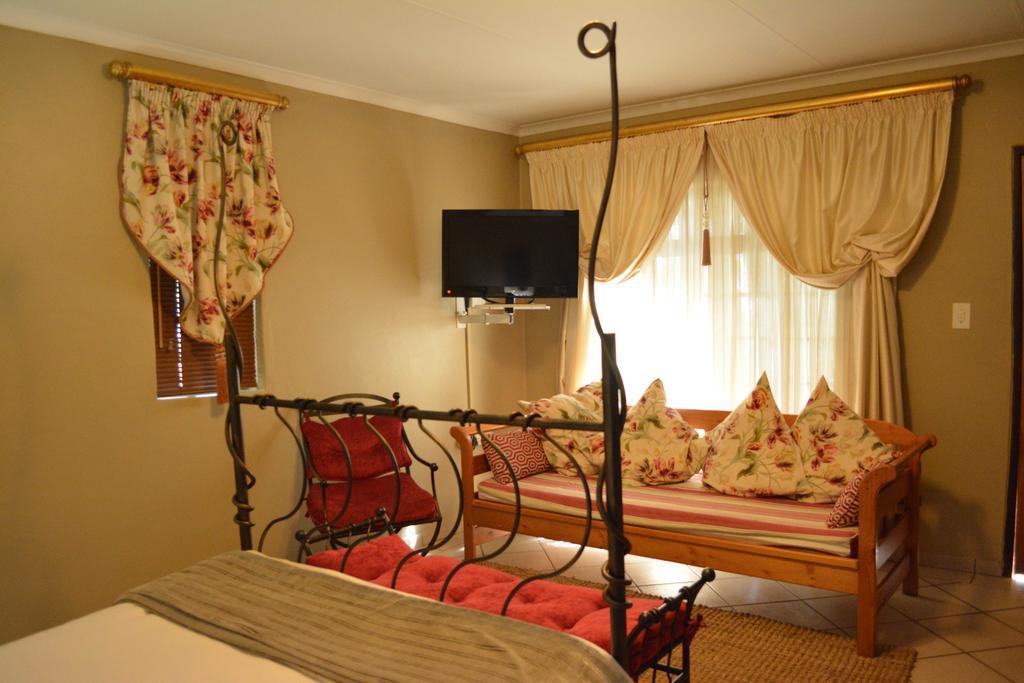 Le Chateau Guest House And Conference Centre Kempton Park Exterior photo