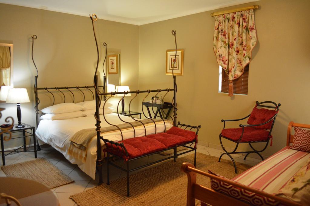 Le Chateau Guest House And Conference Centre Kempton Park Exterior photo